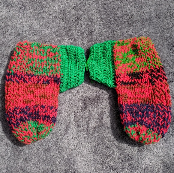 Handmade knitted slippers/booties - Picture 1 of 3